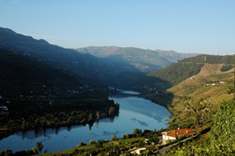 El valle del Río Douro, centro de la ruta del vino. (Crédito: John Wills Lloyd)